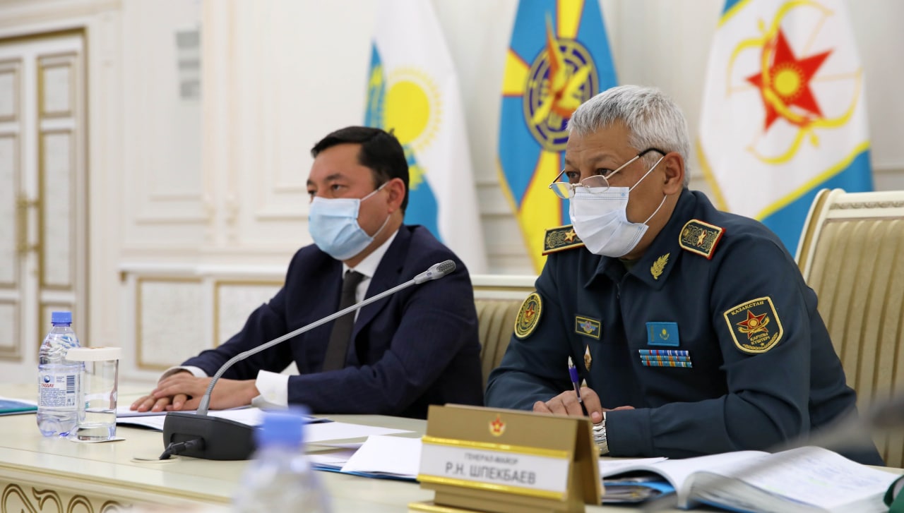 Қорғаныс министрлігінде қорғаныс-өнеркәсіп кешені мәселелеріне қатысты кеңейтілген кеңес өтті