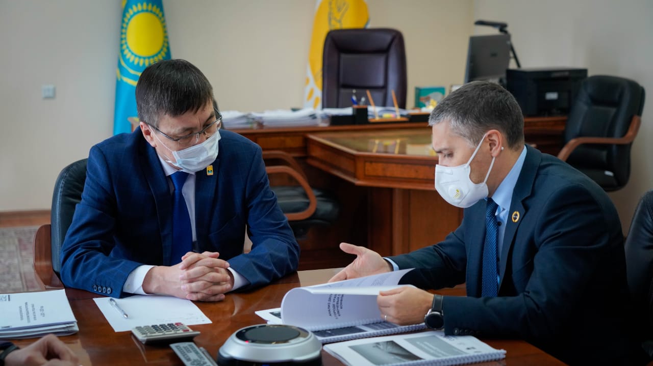 Бүгін қала әкімі Абат Шыныбеков «EASST» компаниясының өкілдері Сергей Дякону мен Татьяна Михайлованы қабылдады