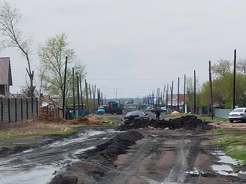 Макинск қаласындағы  теміржолдың арғы бетіндегі көшелерінде жол жөндеу жұмыстары басталды