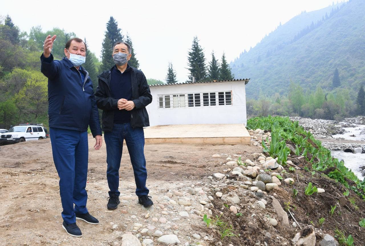 Б. Сагинтаев проверил ход строительства селезащитных плотин