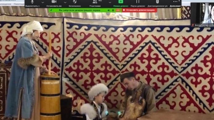 Как привить детям интерес к чтению: Фестиваль «Абай и читательская семья» прошёл в Карагандинской области