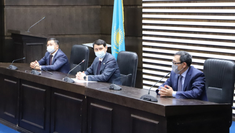Министр финансов РК представил коллективу председателя Комитета государственных доходов МФ РК Али Алтынбаева