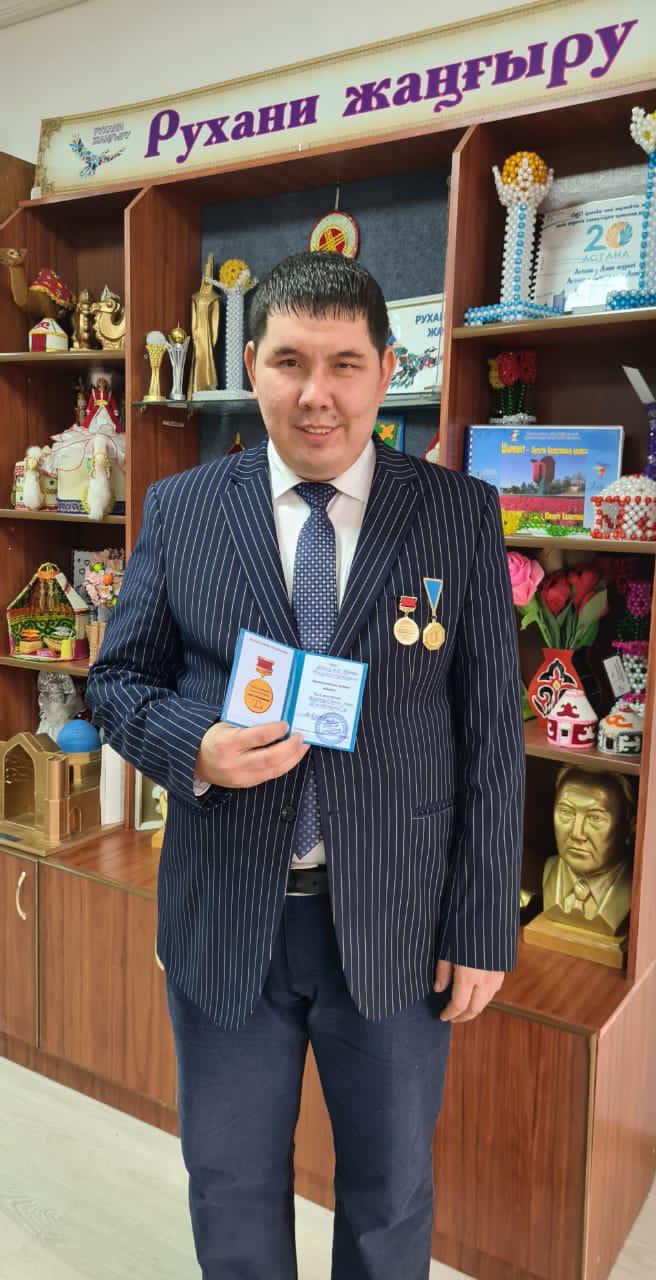 КИНЭС РЕКОРДТАР КІТАБЫНА ЕНГЕН КІТАПХАНАШЫ