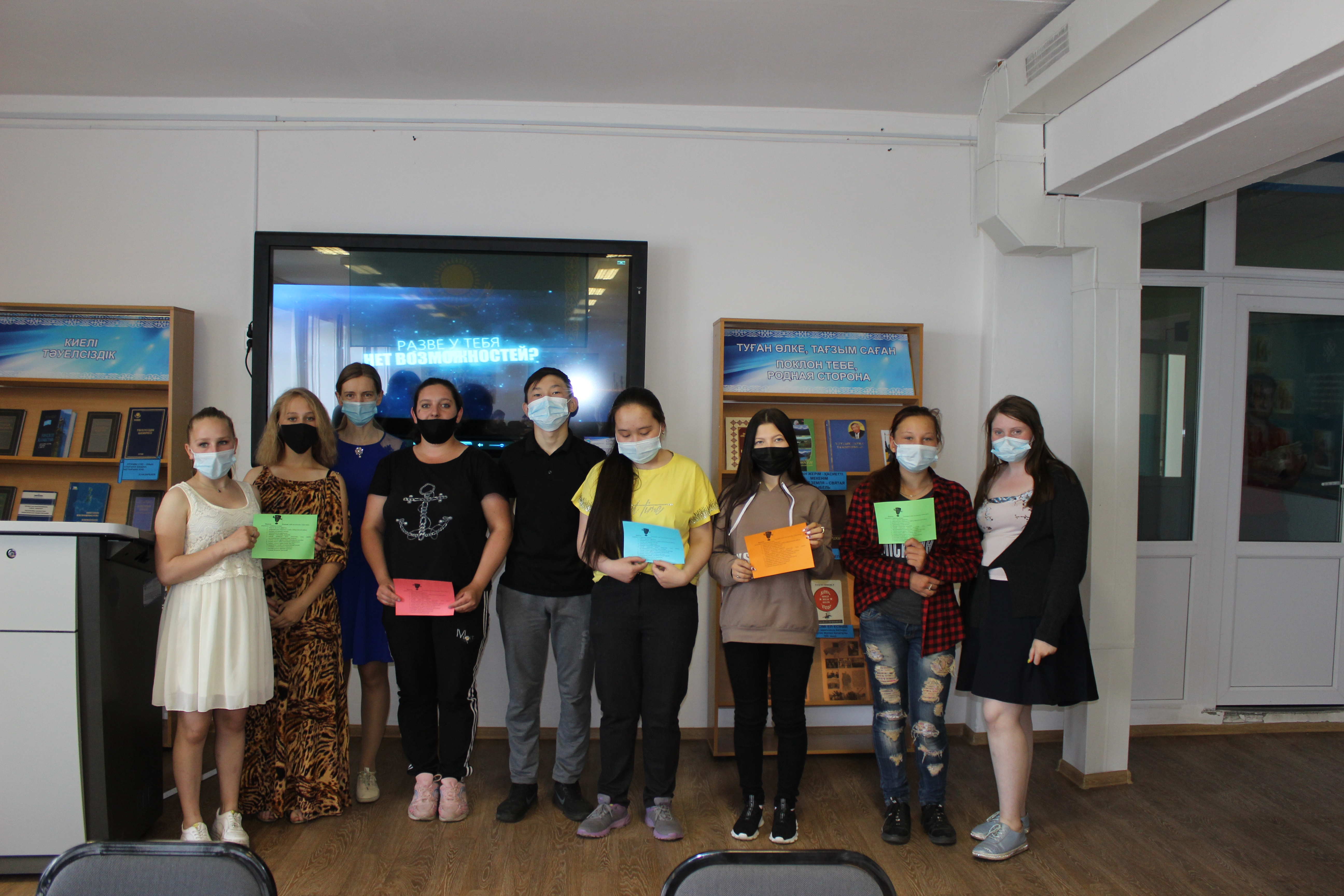 Жас әйел онлайн порно мастурбация жасайды