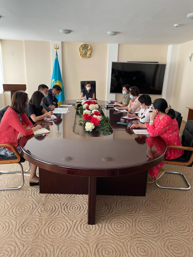 The head of the department held a meeting