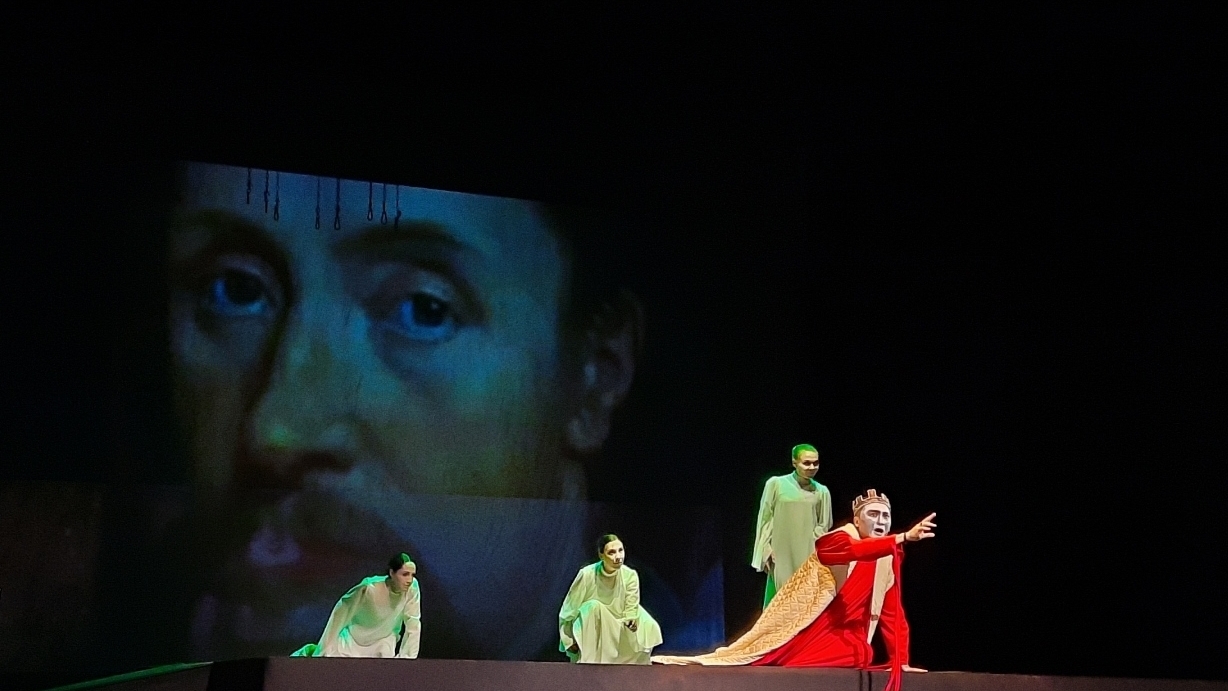 Троны-трансформеры, лица под масками: В Караганде состоится премьера трагедии Шекспира «Макбет»