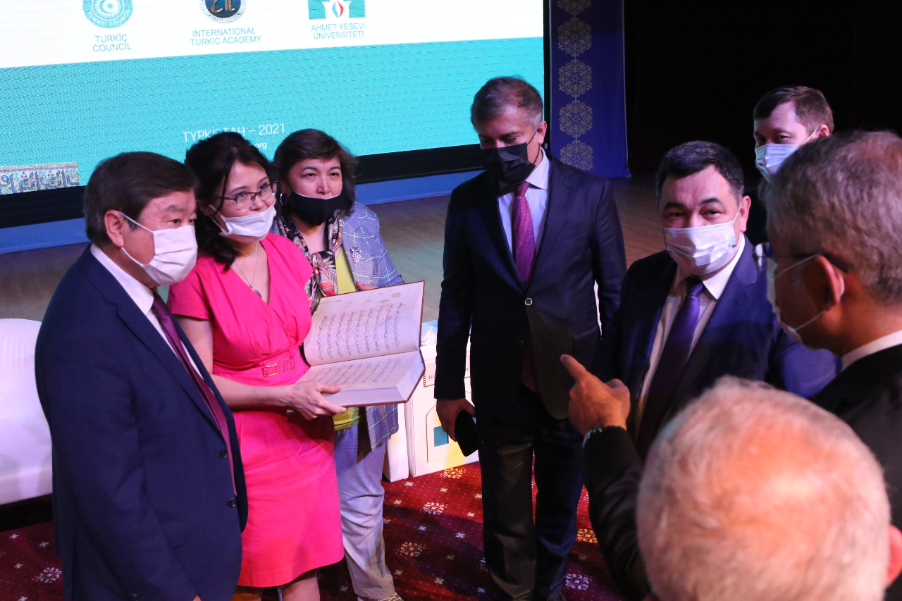 В Туркестане состоялась презентация Корана на древнетюркском языке