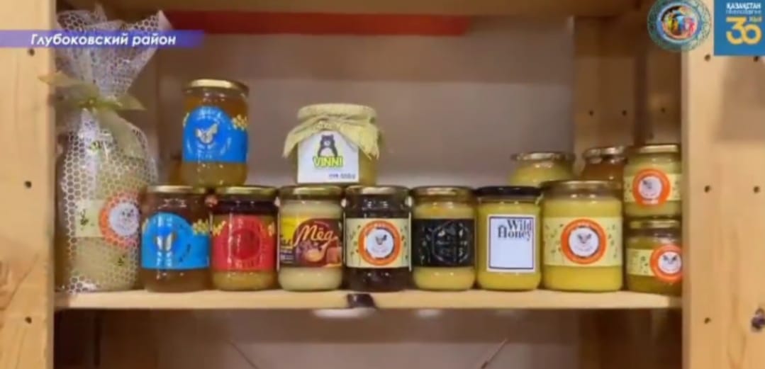 В Глубоковском районе в селе Тарханка действует одно из крупнейших предприятий по переработке мёда это ТОО "Sun-bee-Алтай", оснащенное современным оборудованием и техникой