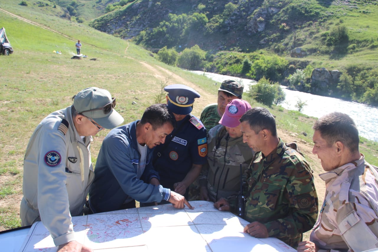 Спасатели МЧС Узбекистана привлечены к поискам пропавших туристов  в горах Туркестанской области.