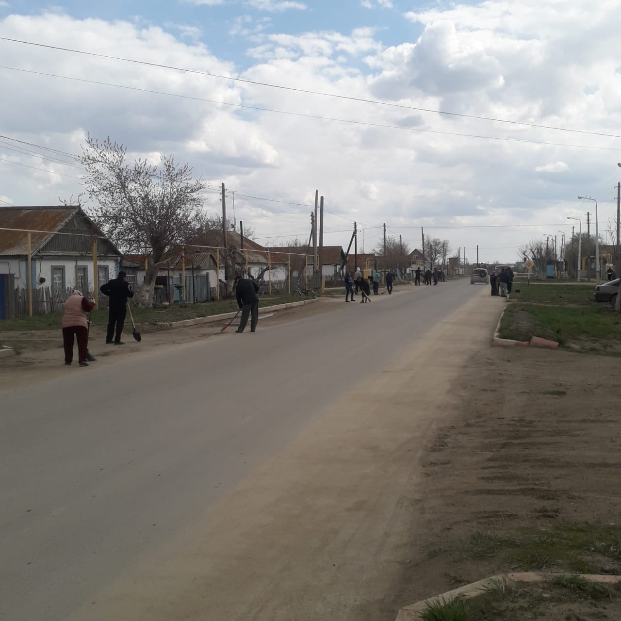 2021 жылғы 30 сәуірде Денисов ауданы елді мекендерінің аумақтарын санитариялық тазалау, абаттандыру және көгалдандыру жөніндегі екі айлықты өткізу шеңберінде Денисовка ауылында сенбілік өткізілді.