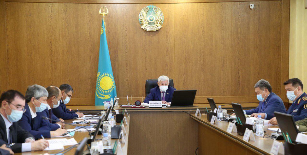 Бердибек Сапарбаев раскритиковал работу по уходу за зелеными насаждениями