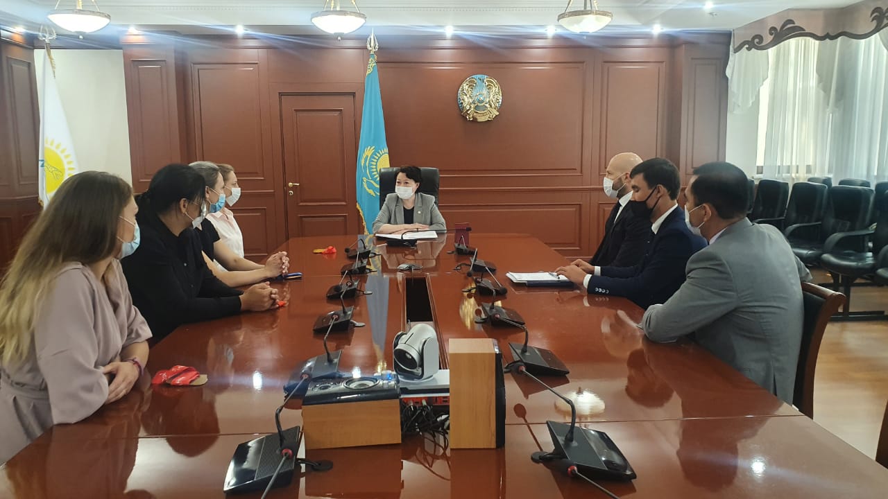 Министр бокстан Азия чемпионатының жеңімпаздары мен жүлдегерлерін қабылдады