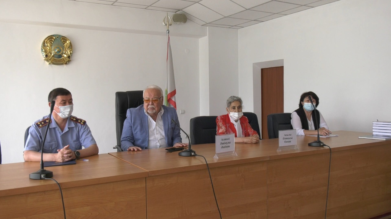 Асанәлі Әшімов пен Асылы Осман Алматыдағы полицияға барды