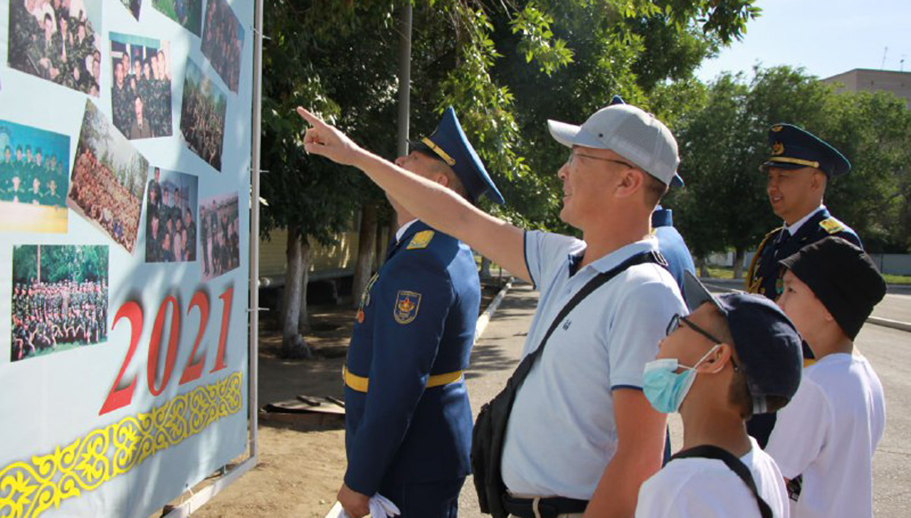 Выпускники военного летного института встретились в родном вузе спустя 20 лет