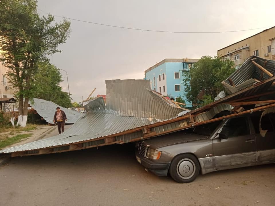 ПОВРЕЖДЕННЫЕ СИЛЬНЫМ ВЕТРОМ ЗДАНИЯ ВОССТАНАВЛИВАЮТСЯ