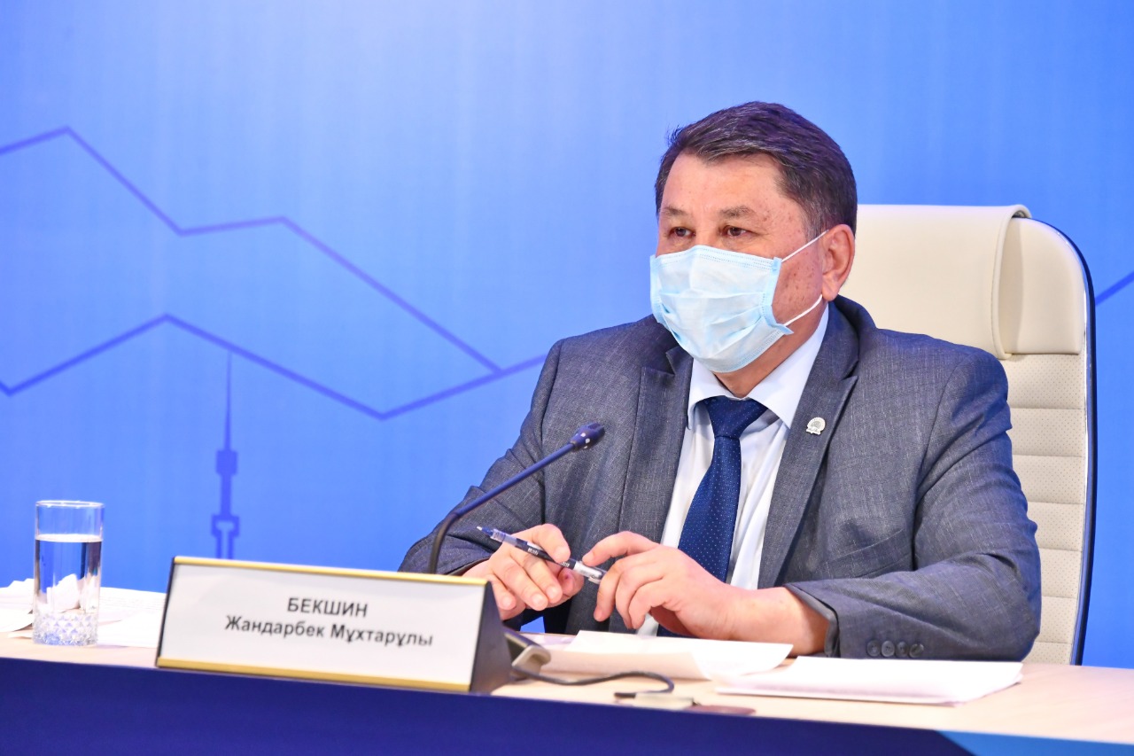 Жандарбек Бекшин призвал жителей Алматы вакцинироваться, чтобы не заразиться новым штаммом «Дельта»