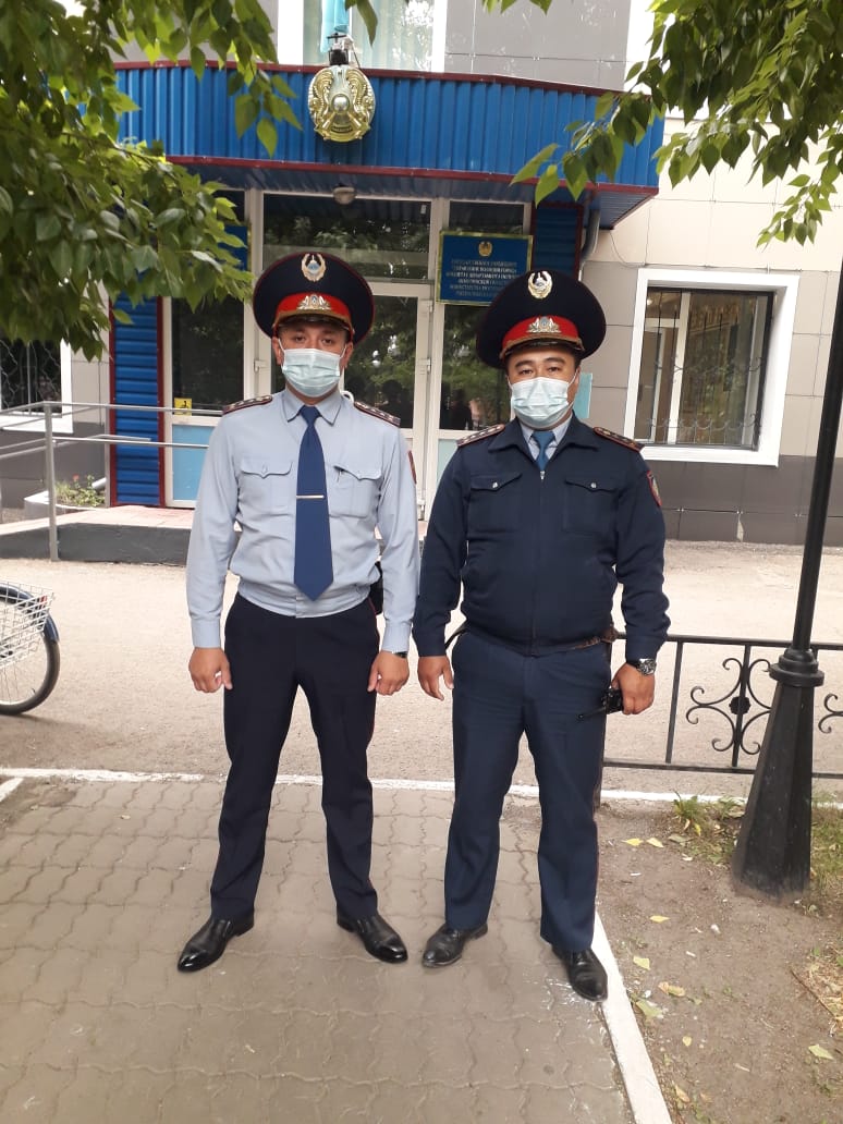 Порно әйел күйеуін орысша ұстады Суда секс және трахает