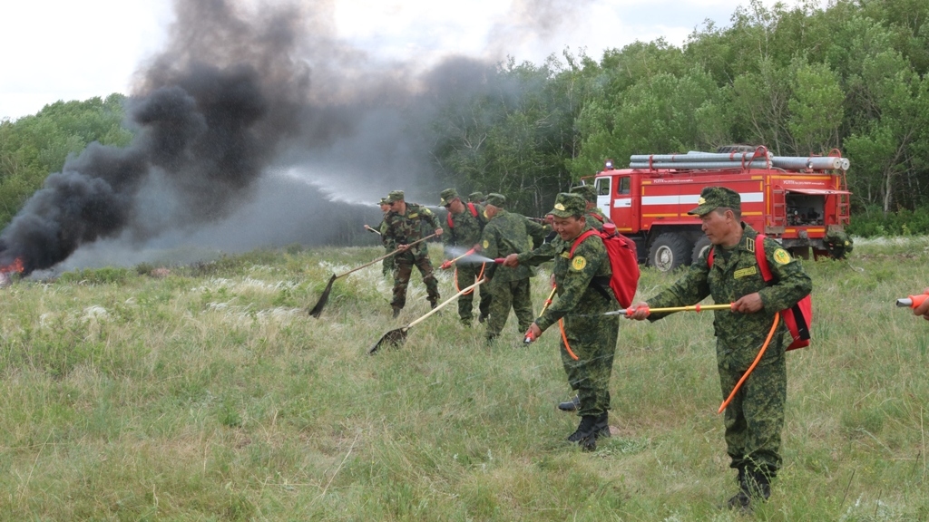 Спасатели Карагандинской области тренировались в тушении природного пожара