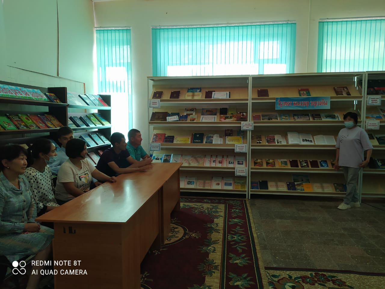 Әйелі трахается, ал күйеуі жоғары сапада қарайды Көршімен жыныстық қатынас