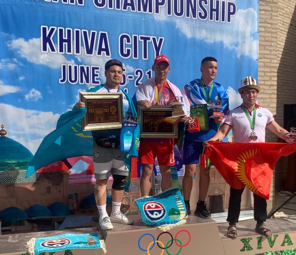 Орыс порно видео avi Шұлықтағы аққұбалармен жалғыз порно