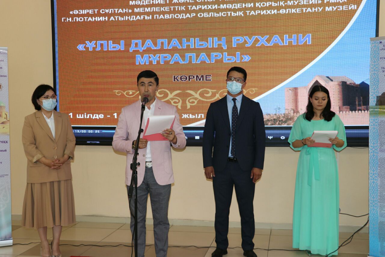 На выставке в Павлодаре представлен никогда раньше не выставлявшийся подлинник рукописи «Дивани Хикмет»