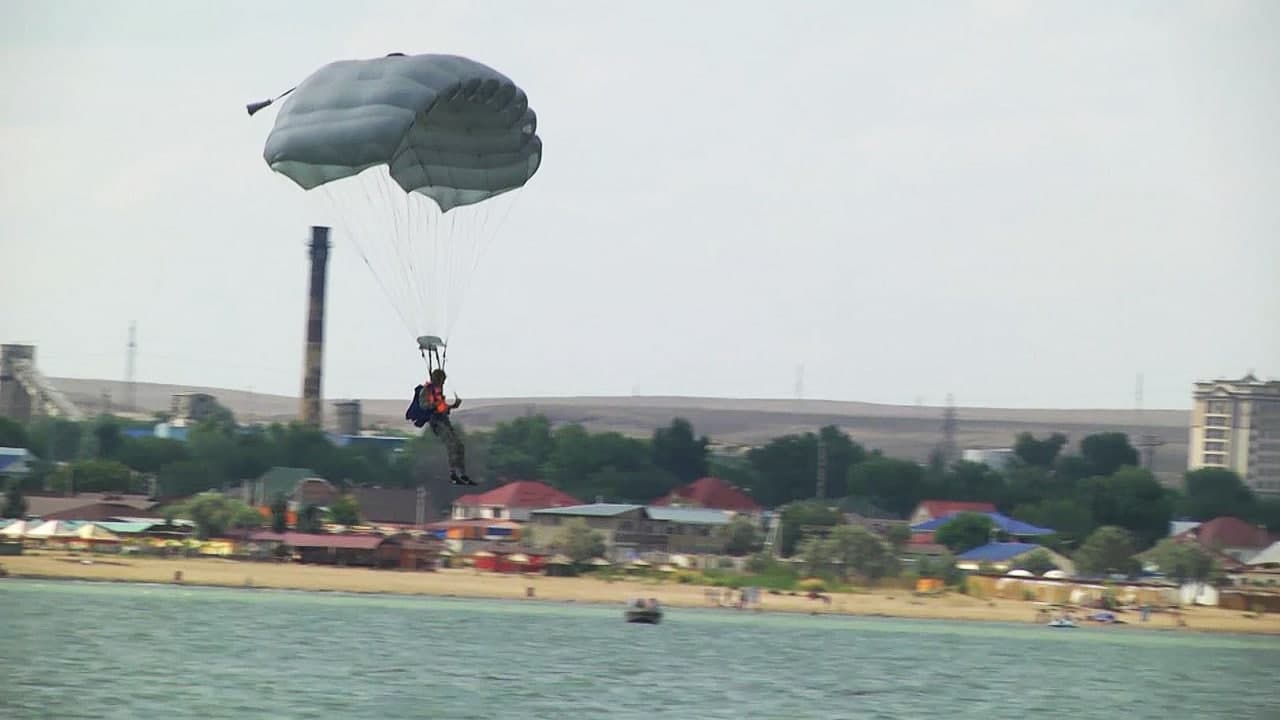 Десантирование на воду отработали военнослужащие