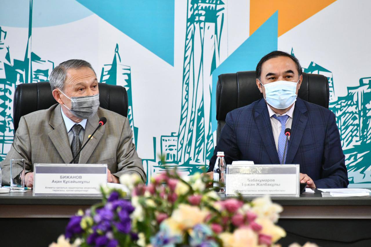 Алматыда қоғам қайраткерлері Астана күні қарсаңында Тәуелсіздік кезеңіндегі дамуды талқылады