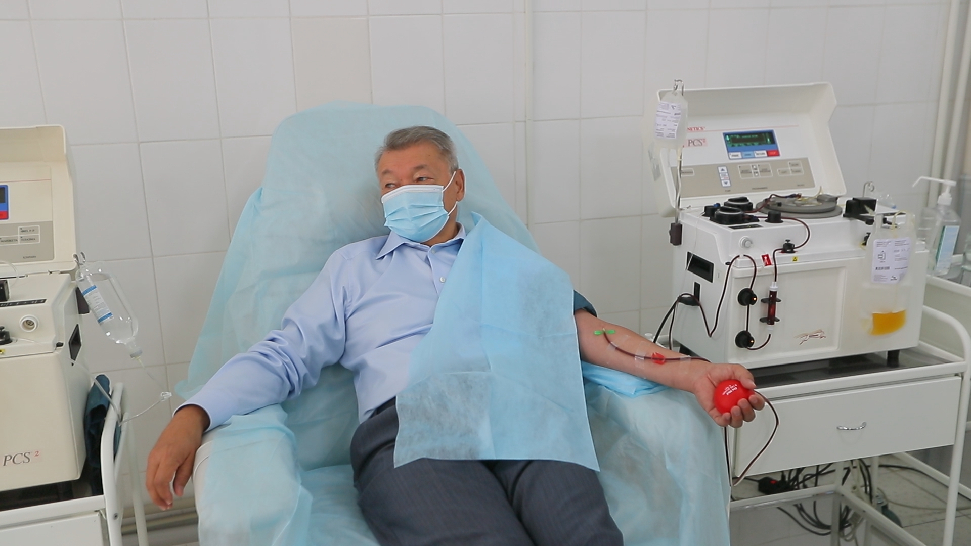 Даниал Ахметов стал донором иммунной плазмы для лечения больных COVID-19