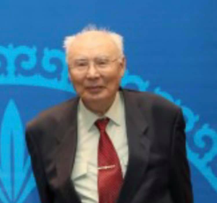 Асхат Аймайгамбетов поздравил с 95-летием и навестил корифея сферы отечественного образования Кажахмета Балахметова