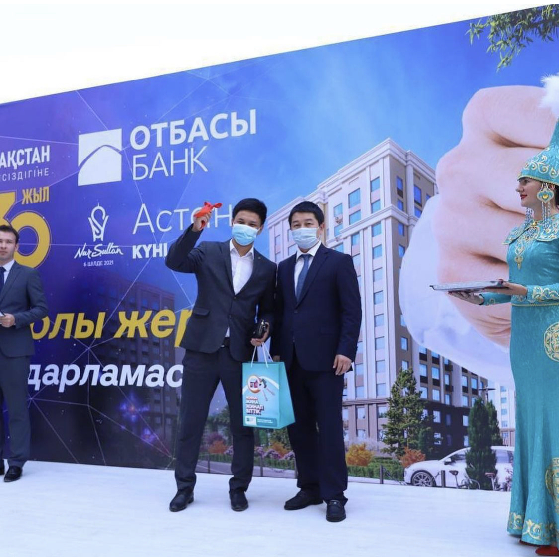 АСТАНА КҮНІ ҚАРСАҢЫНДА АҚТАУЛЫҚТАР ҚОНЫС ТОЙЫН ТОЙЛАУДА