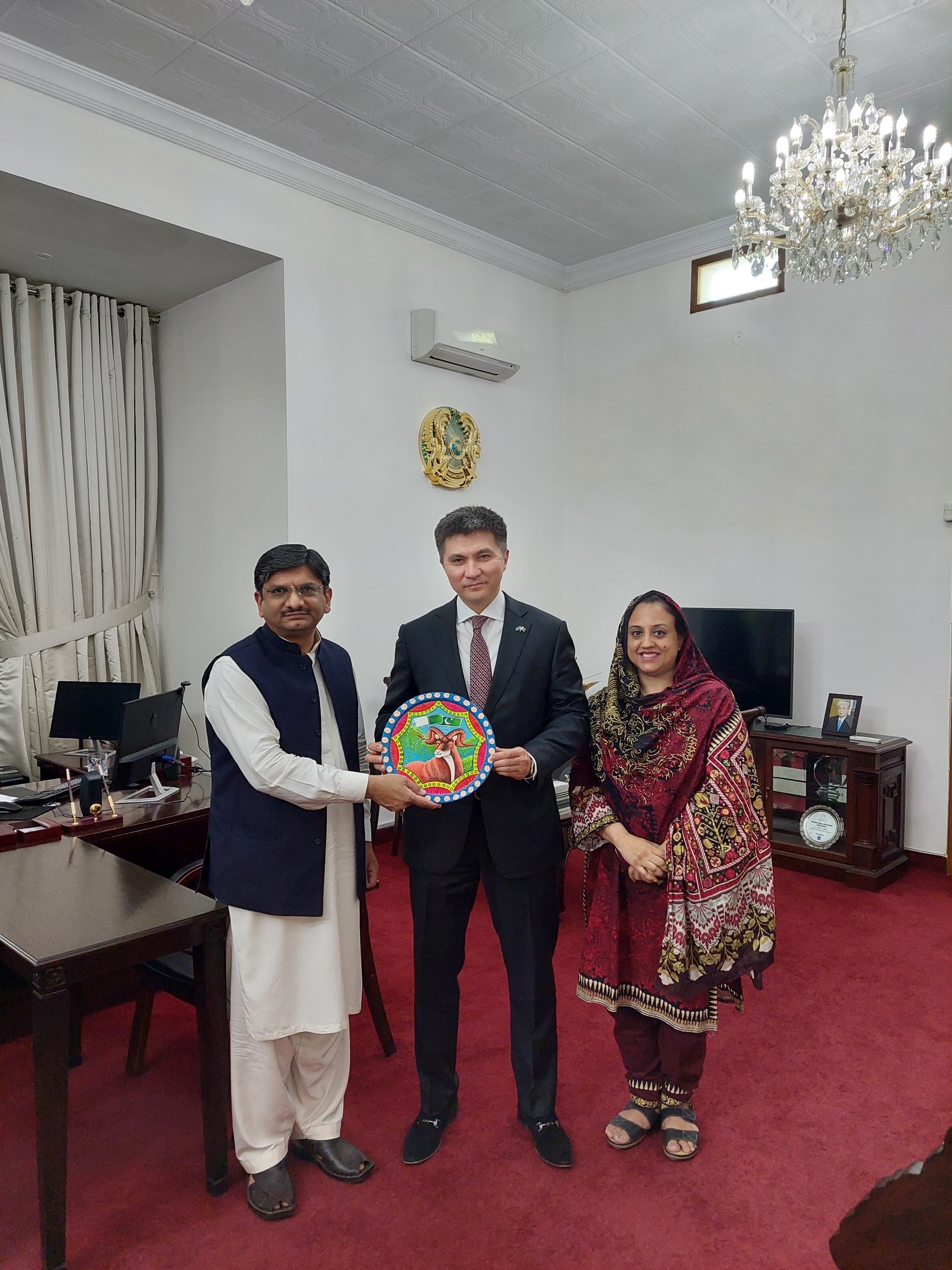 The Editor-in-Chief of «The Diplomatic Insight» magazine and CEO at «Belt and Road Consultants» Pvt Ltd Muhammad Asif Noor, along with the President of Institute of Peace and Diplomatic Studies Mrs. Farhat Asif called on the Ambassador Extraordinary and Plenipotentiary of the Republic of Kazakhstan to the Islamic Republic of Pakistan Yerzhan Kistafin