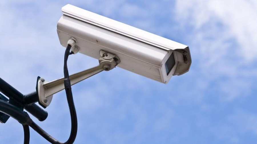 Ішіп алып төбелескен ер адамдар Тараз қаласының жедел басқару орталығының камерасына түскен