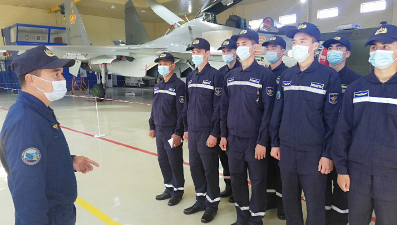 Курсанты проходят стажировку в войсках