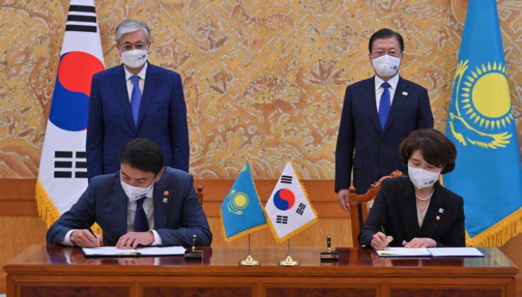 Сеул: Состоялась встреча М. Мирзагалиева с Министром окружающей среды Республики Корея г-жой Хан Чжон Э