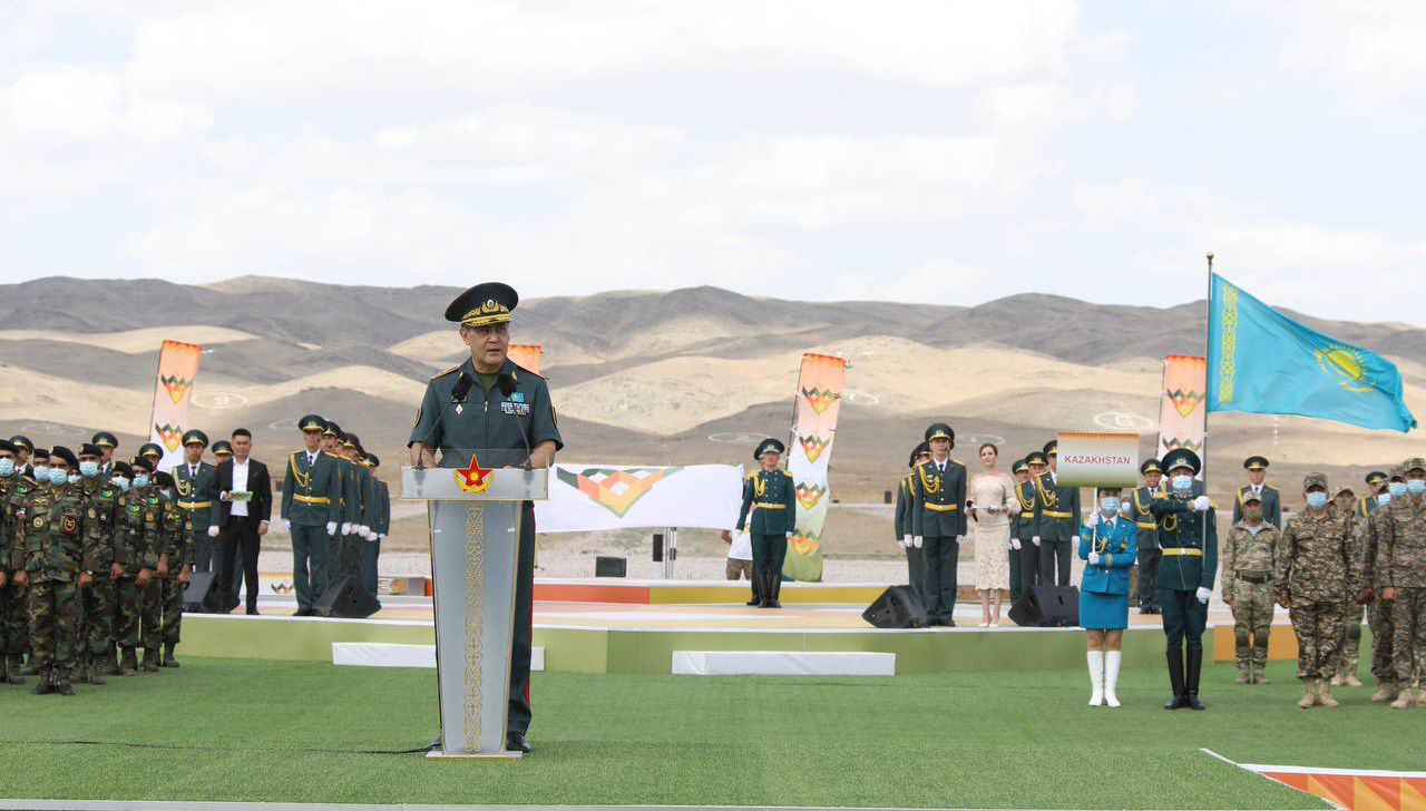 Министр обороны Казахстана приветствовал участников  «АрМИ-2021» на полигоне «Матыбулак» в Жамбылской области