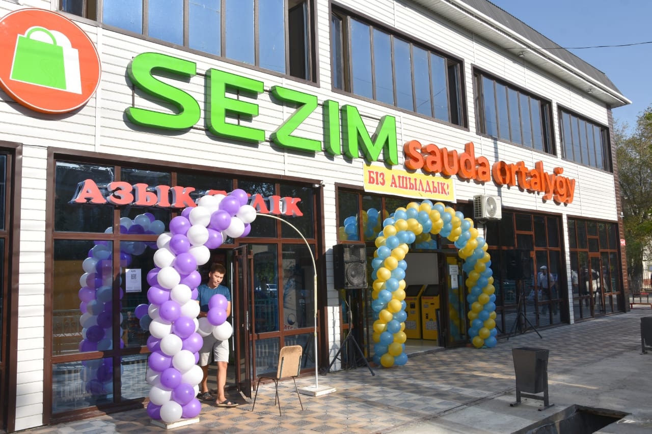 Қыздар сізге шұлықтарды иіскейді