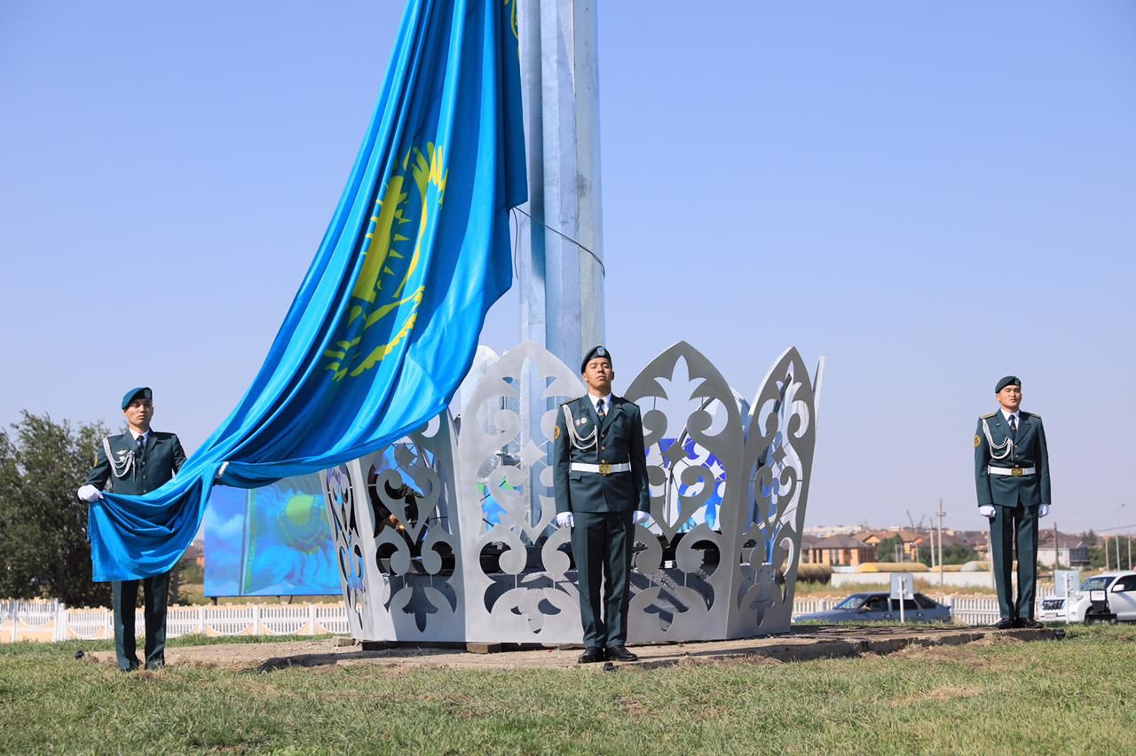 В Актобе установлен новый 30-метровый флагшток