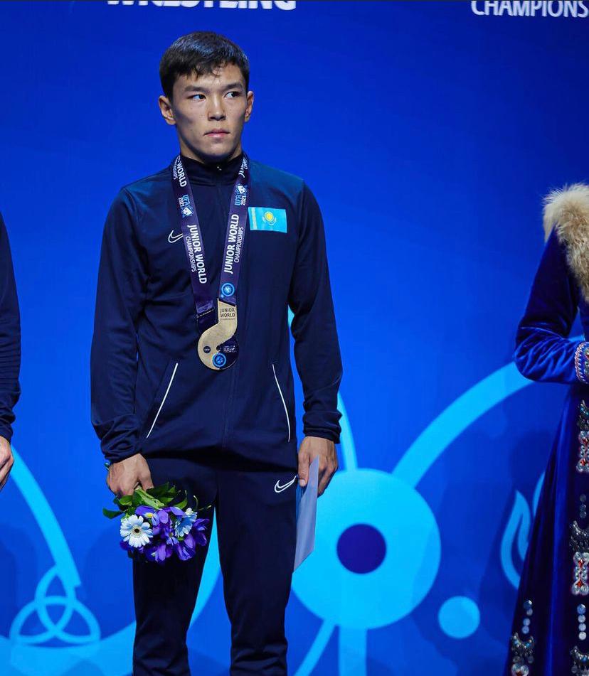 Порно заттармен терең фистинг Көрпе астындағы секс видео