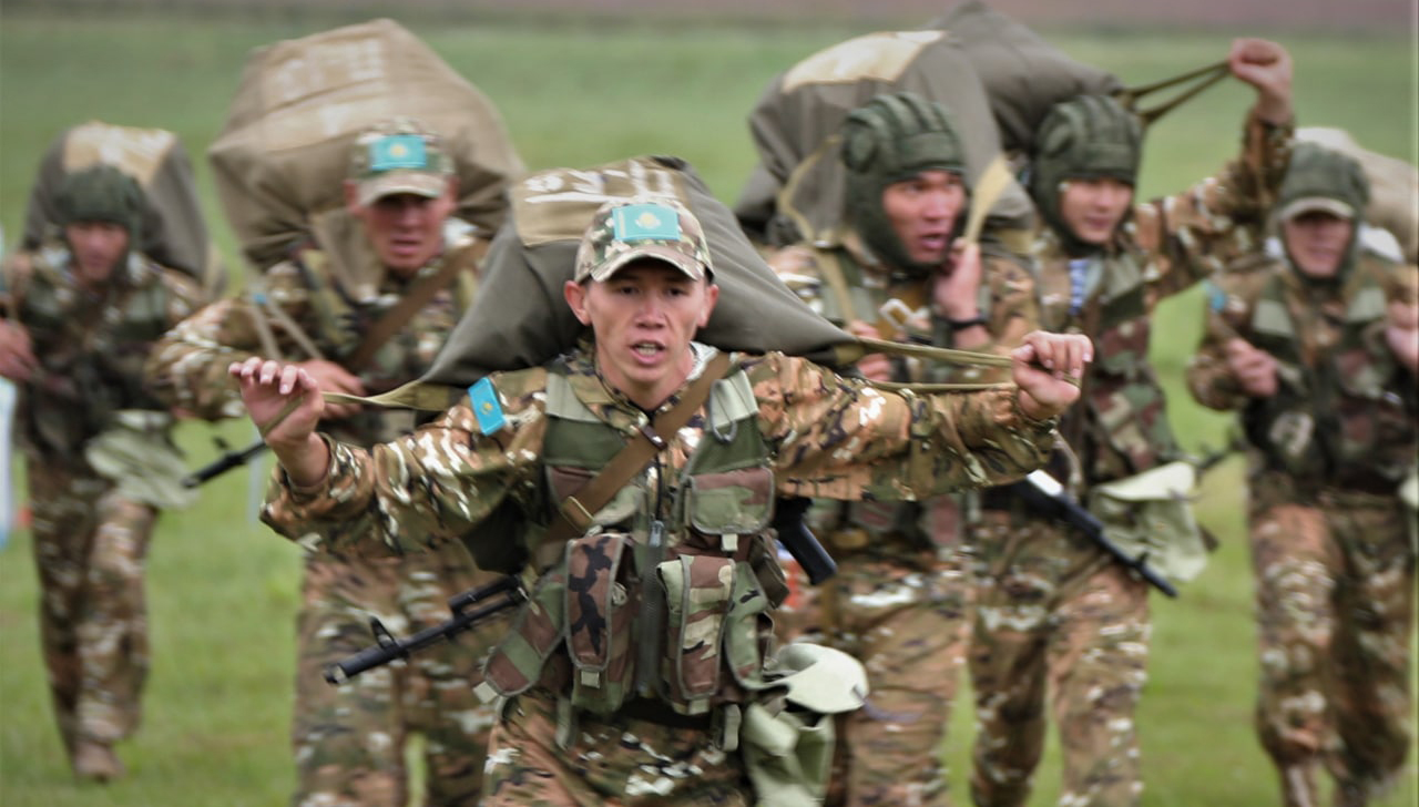 «АрМИ-2021»: казахстанские военнослужащие готовятся к участию в конкурсе «Десантный взвод»