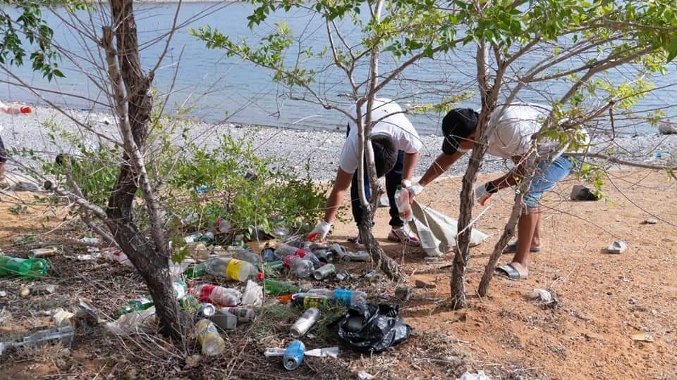 Восемь грузовиков мусора вывезли с побережья Кенгирского водохранилища в Жезказгане