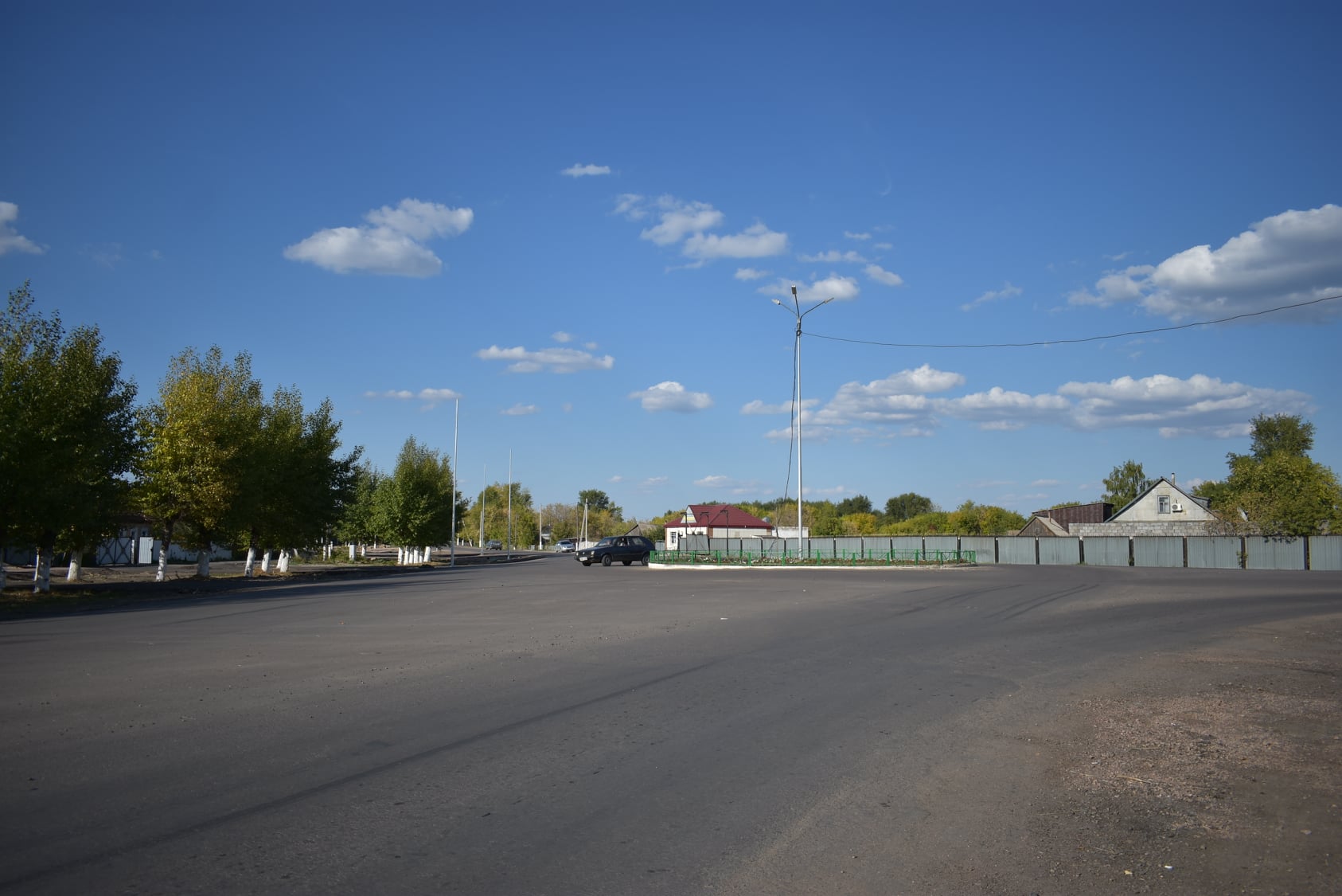 ПМакинск қаласының Балуан Шолақ көшесінде жолдарға орташа жөндеу жүргізілуде.