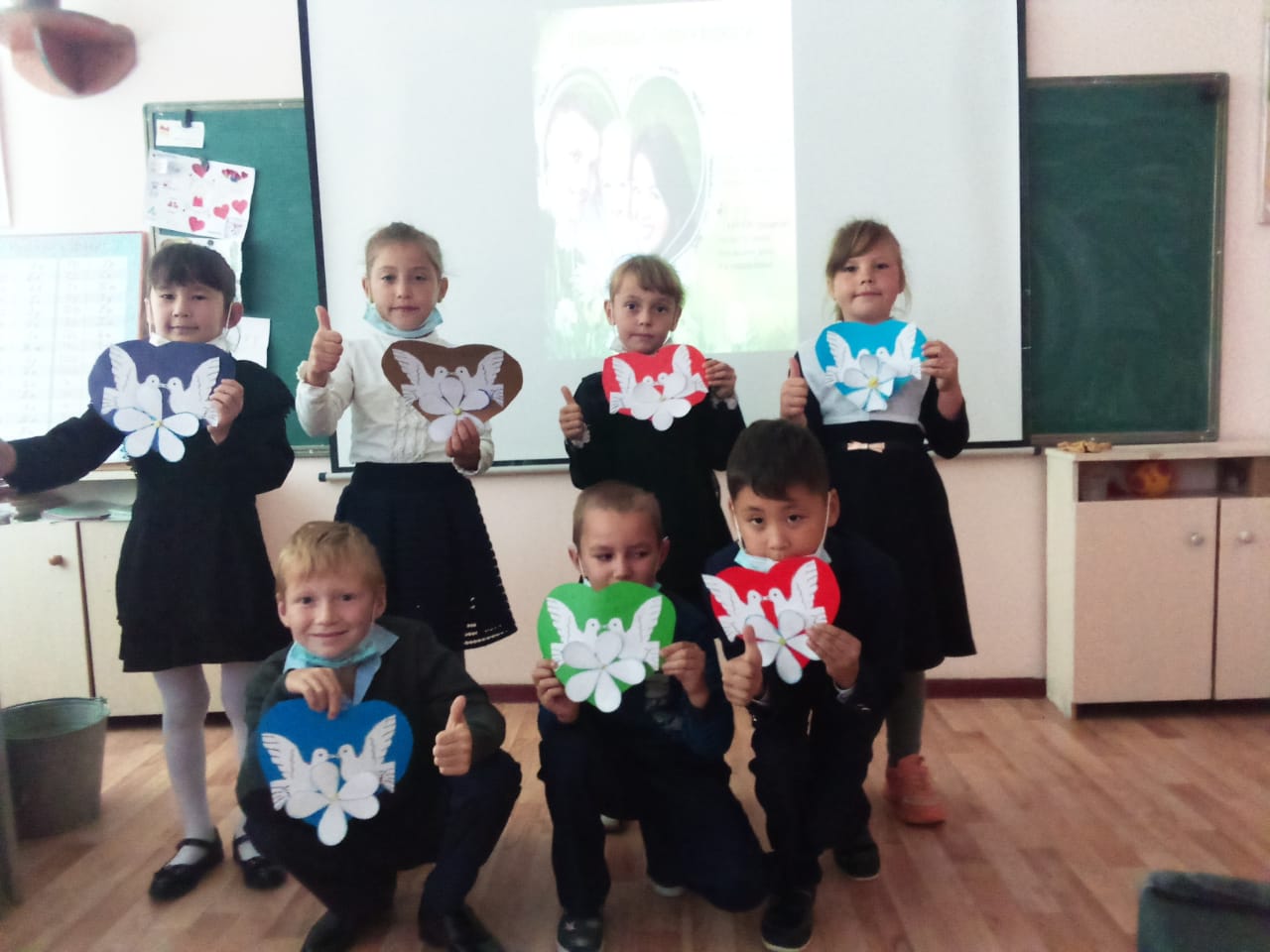 Қазақстанда Отбасы күнін мерекелеу аясында Минск негізгі орта мектебінде Отбасылық құндылықтарды насихаттау бойынша іс-шара өткізілді. 2-сынып оқушылары туған-туыстарына сыйлықтар жасады.