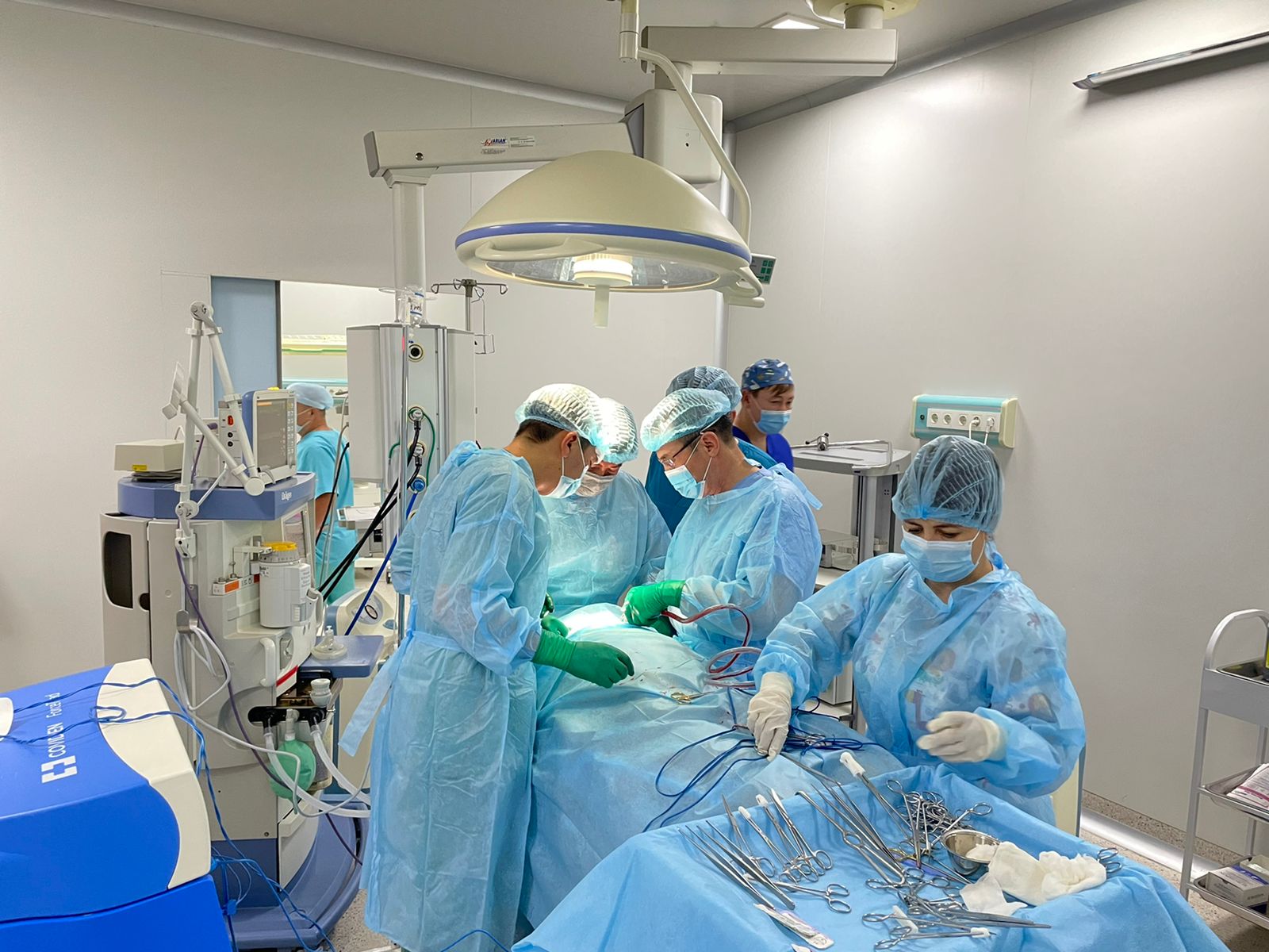 Уникальную операцию на щитовидной железе провели ребенку в Шымкенте