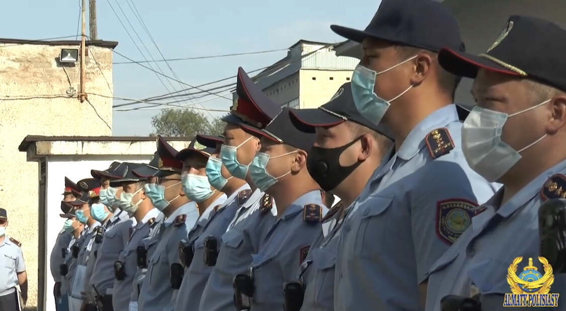 Свыше 100 полицейских проверили жилой массив Жетысуского района Алматы