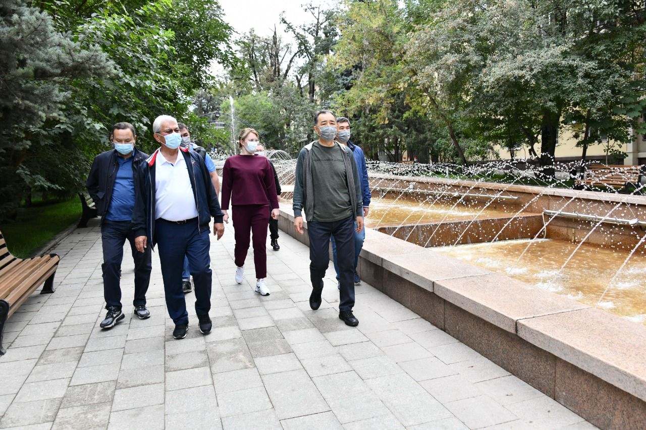 В Алматы восстановлен легендарный фонтан «Неделька»