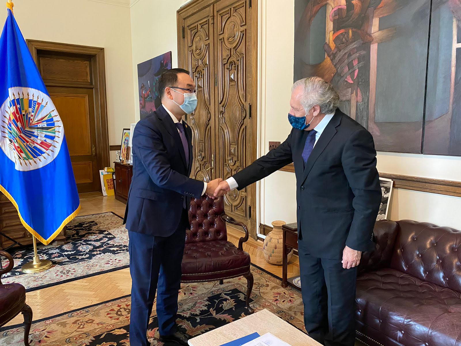 Ambassador Yerzhan Ashikbayev met with OAS Secretary General Luis Almagro