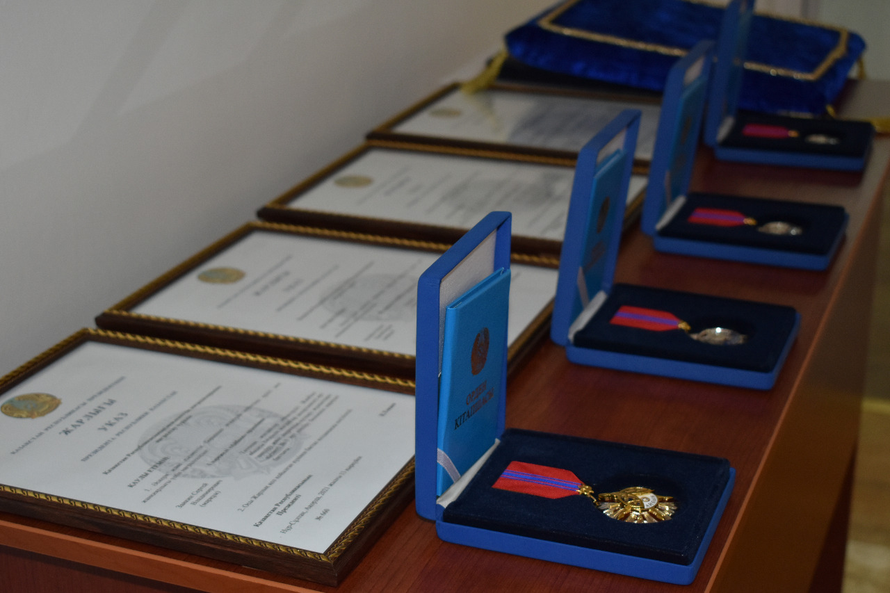 Қайтыс болған өрт сөндірушілердің отбасыларына мемлекеттік наградалар табыс етілді