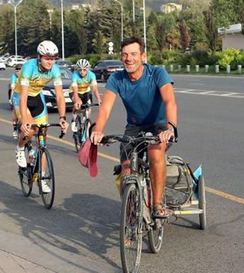 9 мың шақырым жүрген француз велосаяхатшысы сапарын Алматыда аяқтады