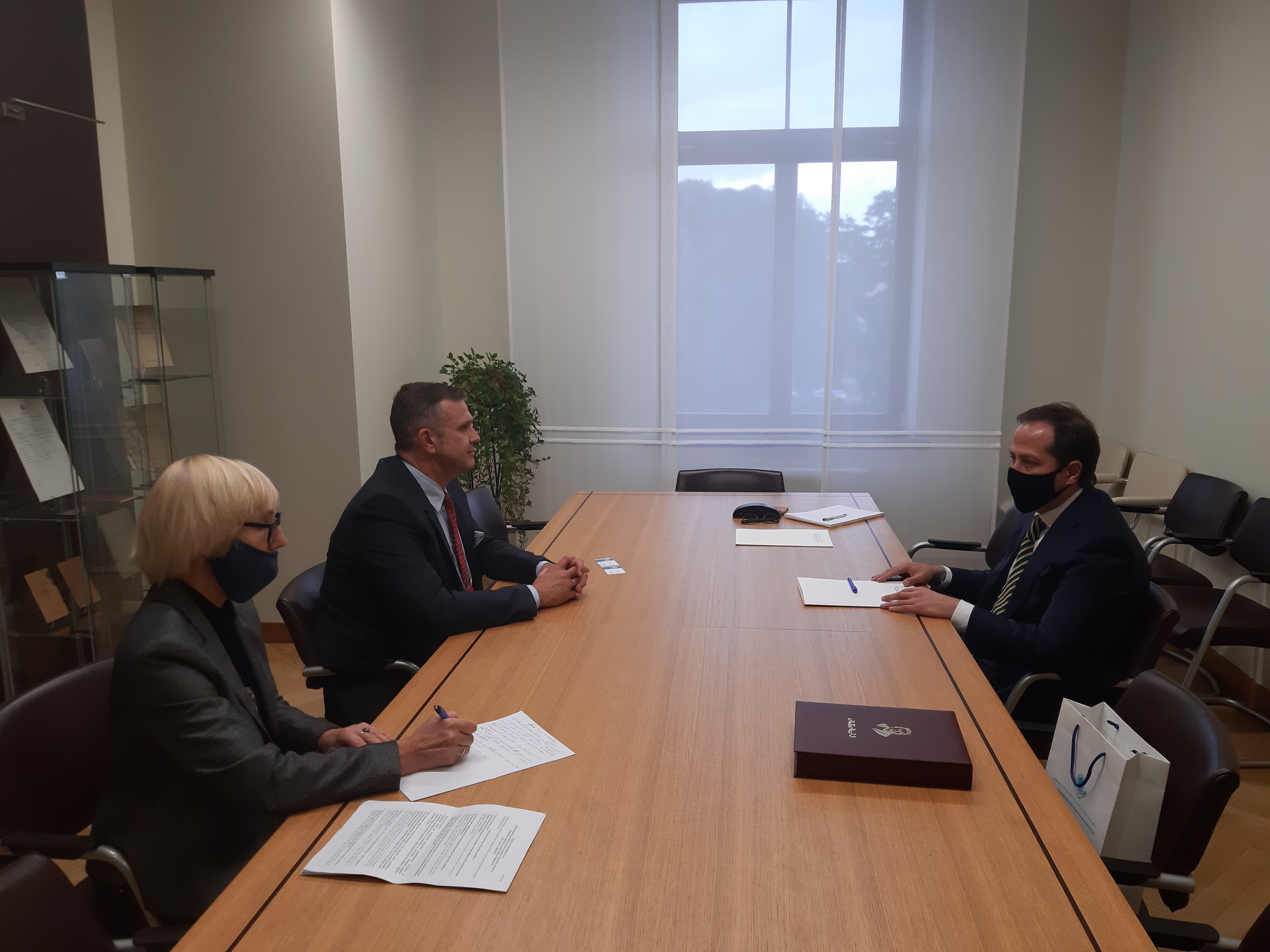 Латвия Сыртқы істер министрлігінің Екіжақты қатынастар жөніндегі бірінші департаментінің директорымен кездесу туралы