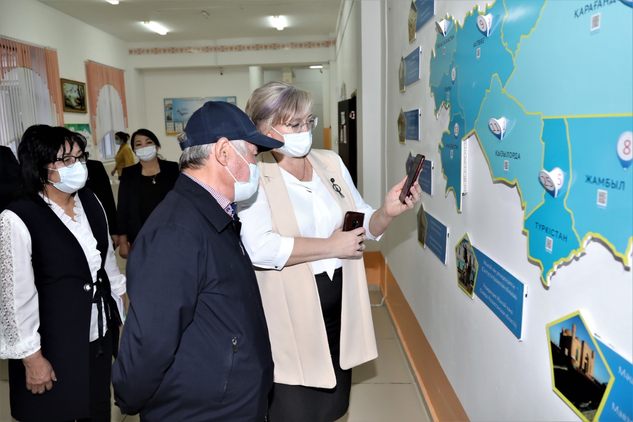 Гимнасттардың киім ауыстыратын бөлмелеріндегі жасырын камералар